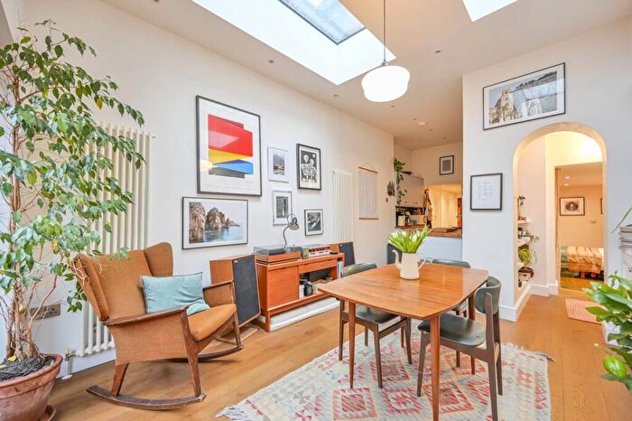 2 Bedroom Flat For Sale In Priory Road, Crouch End, London, N8