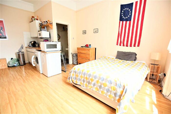 Studio To Rent In Woodberry Grove, London, N4