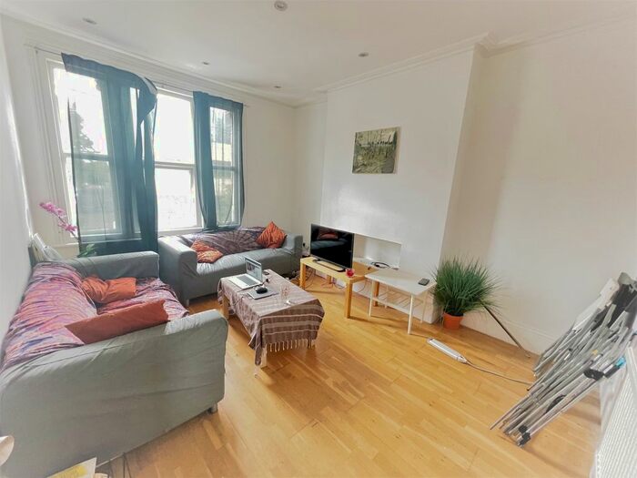 3 Bedroom Flat To Rent In Elmcourt Road, Tulse Hill, SE27