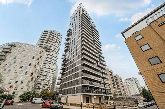 2 Bedroom Apartment For Sale In Province Square, Blackwall, E14