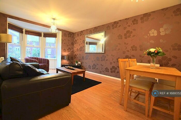 2 Bedroom Flat To Rent In Carisbrooke Road, Leeds, LS16