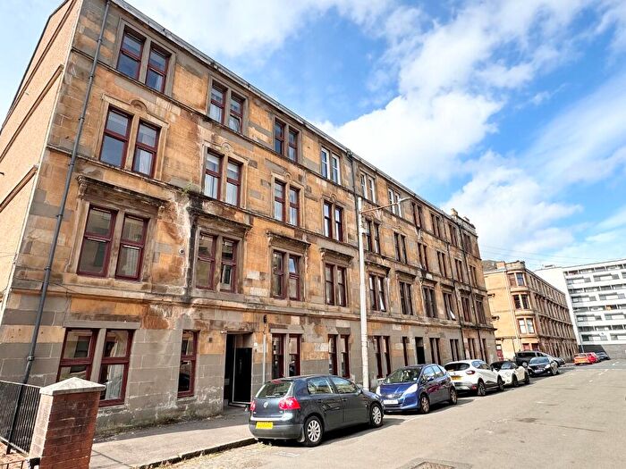 3 Bedroom Flat To Rent In Muirpark Street, Partick, Glasgow, G11