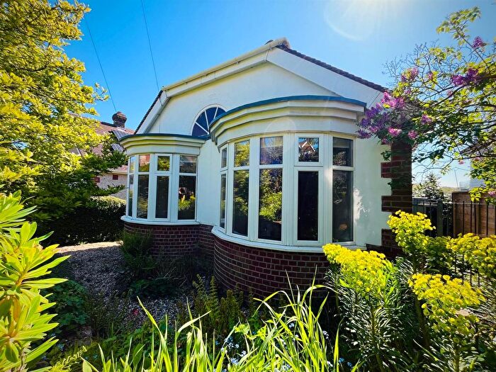 3 Bedroom Chalet For Sale In Fairlight Avenue, Hastings, TN35