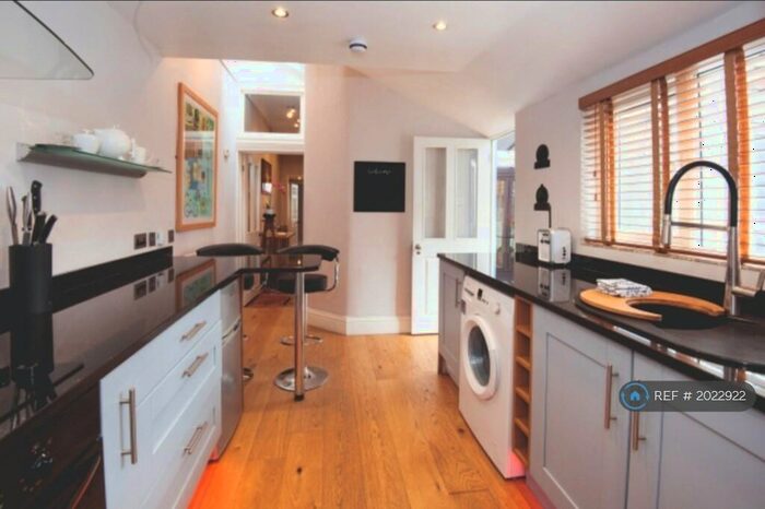 1 Bedroom Flat To Rent In Crescent Gardens, Bath, BA1