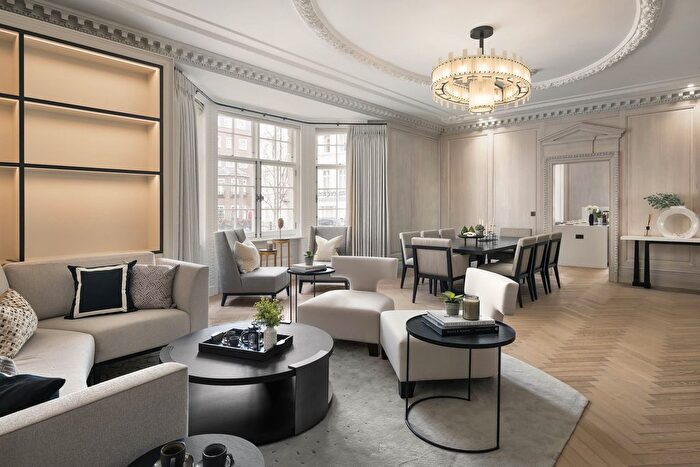 2 Bedroom Flat To Rent In Charles Street, London, W1J