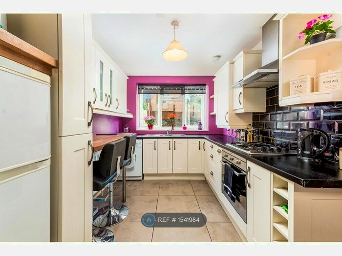 2 Bedroom Terraced House To Rent In Stratford, London, E15