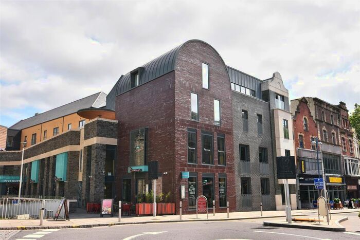 2 Bedroom Maisonette To Rent In Castle Lane, Swansea, SA1