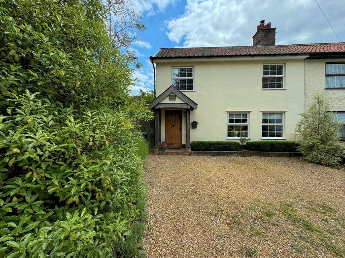 3 Bedroom Semi-Detached House For Sale In Northacre, Caston, Attleborough, NR17