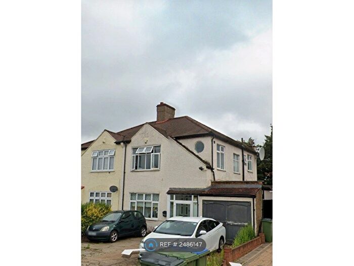3 Bedroom Semi-Detached House To Rent In Sidcup Road, London, SE9