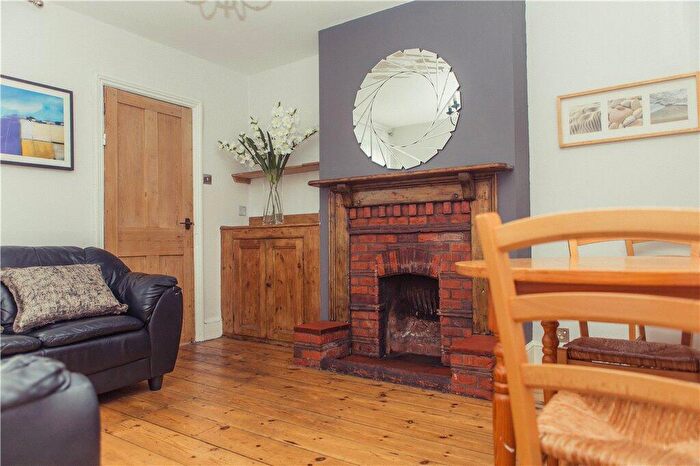 3 Bedroom Semi Detached House To Rent In Ludlow Road, Guildford, Surrey, GU2