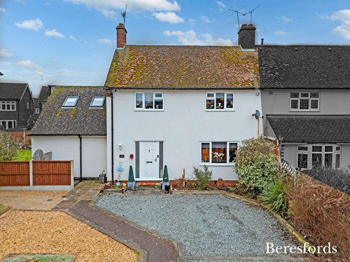 4 Bedroom Semi-Detached House For Sale In St. Lawrence Gardens, Blackmore, CM4