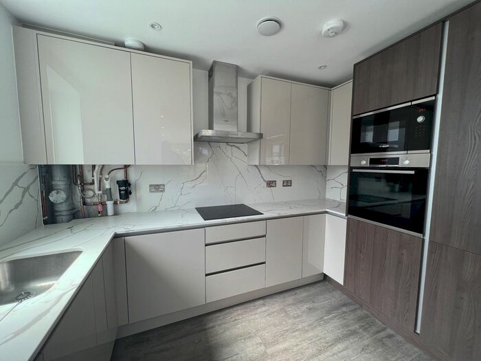 2 Bedroom Flat To Rent In Wood Lane, Isleworth, TW7