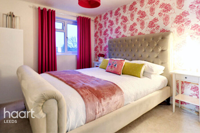 3 Bedroom Semi-Detached House For Sale In White Laithe Gardens, Leeds, LS14