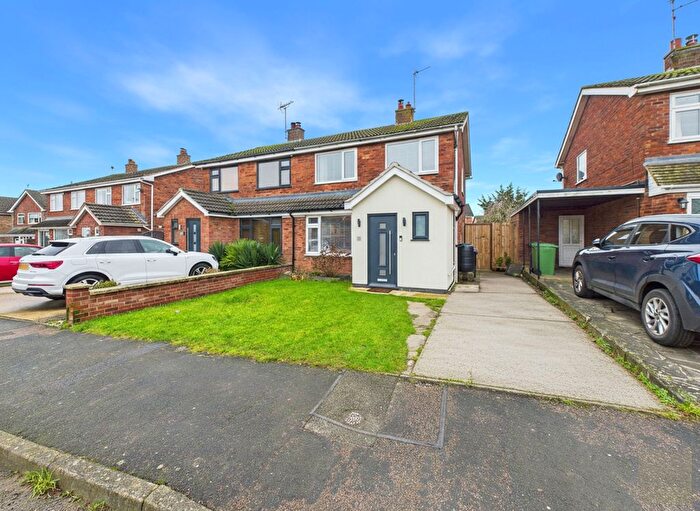 3 Bedroom Semi-Detached House For Sale In Caithness Road, Stamford, PE9