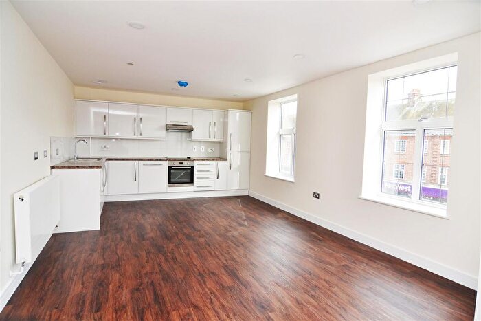 2 Bedroom Flat To Rent In King Street, Twickenham, TW1