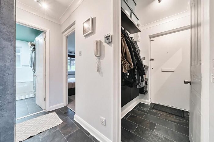 2 Bedroom Flat For Sale In High Wycombe, Train Station, Buckinghamshire, HP13