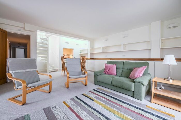 2 Bedroom Flat To Rent In Rosebery Avenue, London, EC1R