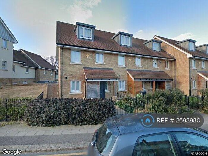3 Bedroom End Of Terrace House To Rent In Tanners Lane, Barkingside, Ilford, IG6