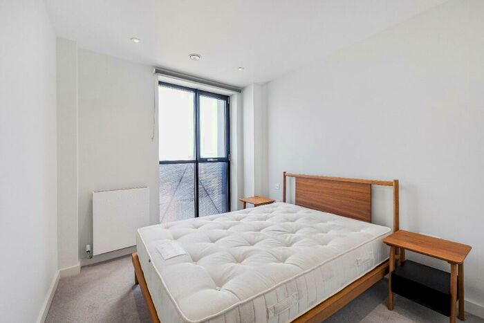 2 Bedroom Apartment To Rent In Marlborough Grove, London, SE1
