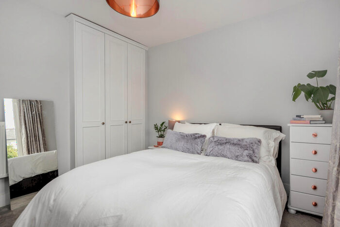 3 Bedroom Terraced House For Sale In Cliffe Road, South Croydon, CR2
