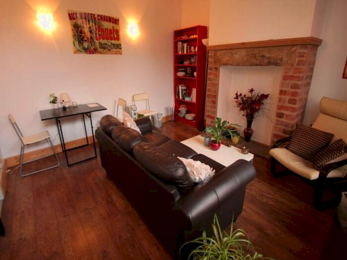 3 Bedroom House To Rent In Quarry Mount Street, Leeds, LS6