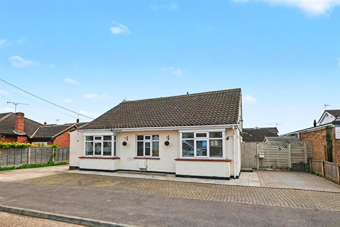 3 Bedroom Detached Bungalow For Sale In Letzen Road, Canvey Island, SS8