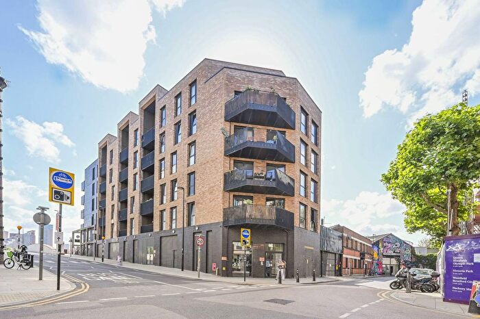 2 Bedroom Flat To Rent In Roach Road, Bow, London, E3