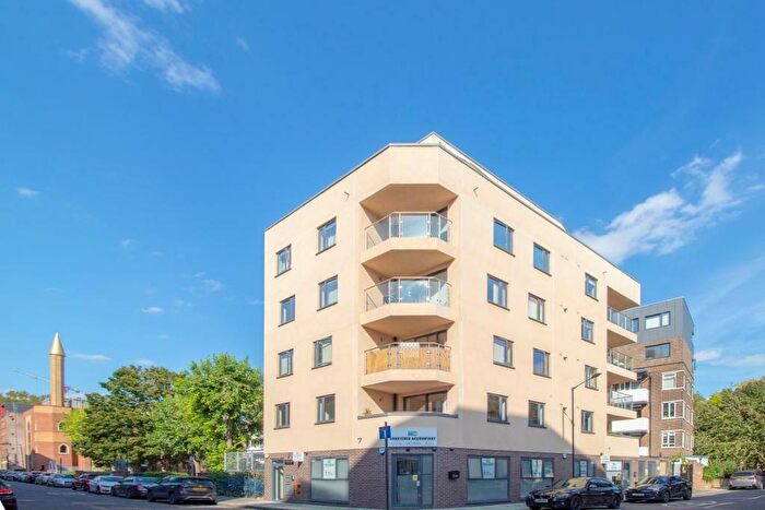 2 Bedroom Apartment To Rent In Cavell Street, London, E1