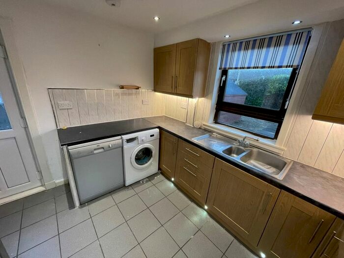 2 Bedroom End Of Terrace House To Rent In Maxwell Crescent, Cowdenbeath