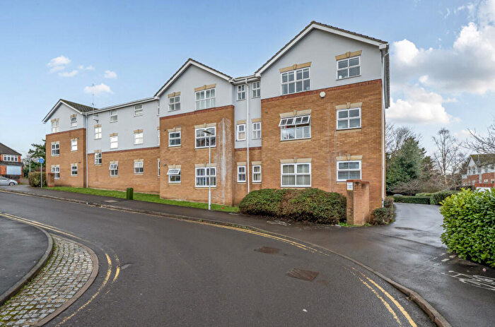 2 Bedroom Apartment For Sale In Elm Park, Reading, Berkshire, RG30
