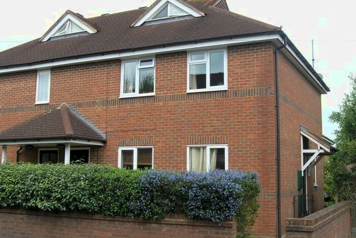 2 Bedroom Flat To Rent In Dedmere Road, Marlow, SL7