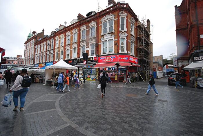 2 Bedroom Flat To Rent In Electric Avenue, London, SW9