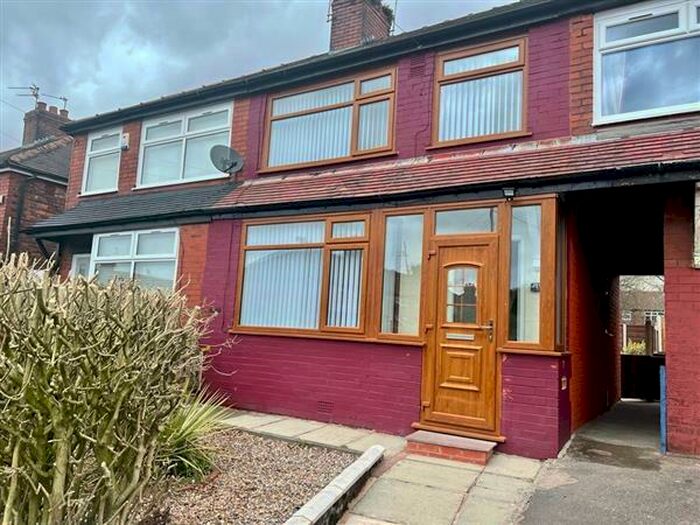 2 Bedroom Cluster House To Rent In Moray Road, Chadderton, OL9