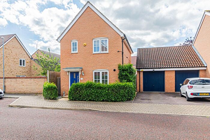 3 Bedroom Detached House For Sale In Aggregate Walk, Colchester, CO2