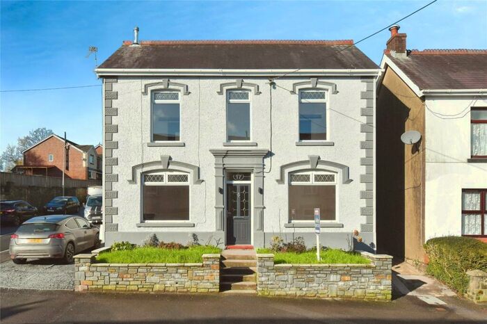 3 Bedroom Detached House For Sale In Blaenau Road, Llandybie, Ammanford, Carmarthenshire, SA18