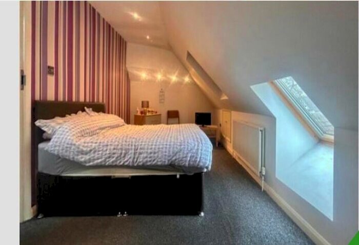 Studio To Rent In Southborough Lane, Bromley, BR2