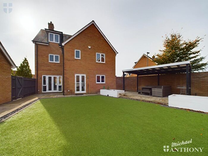 5 Bedroom Detached House For Sale In Ruby Crescent, Aylesbury, HP18