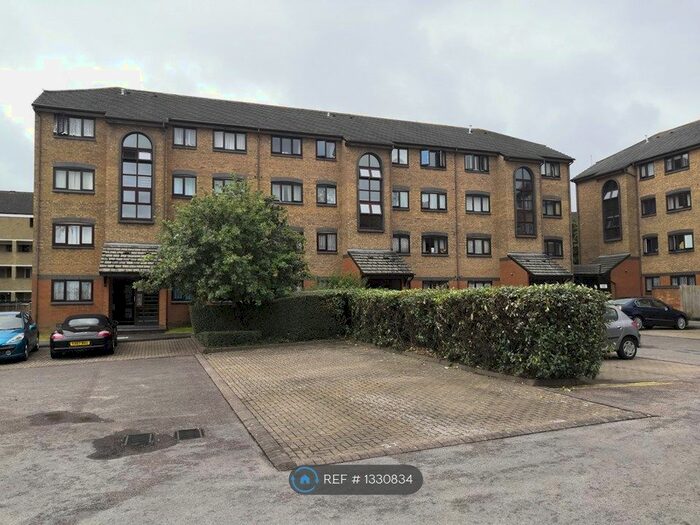 2 Bedroom Flat To Rent In St. Matthews Court, Gosport, PO12