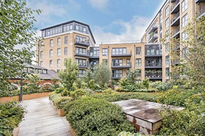 2 Bedroom Flat To Rent In Brook Street, Kingston Upon Thames, KT1