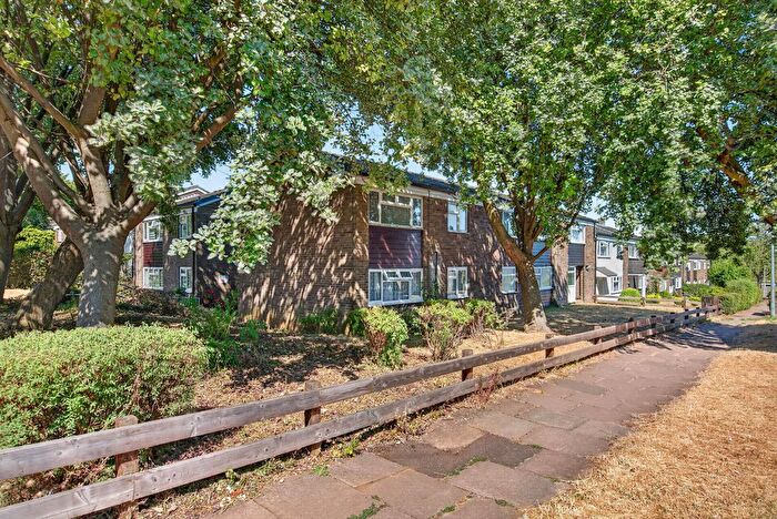1 Bedroom Maisonette For Sale In Webb Rise, Stevenage, SG1