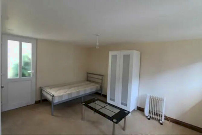 Studio To Rent In Bensham Lane, Thornton Heath, Surrey, CR7