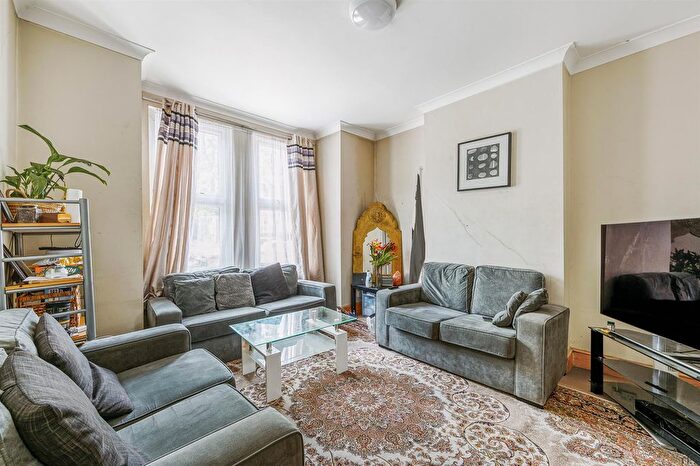3 Bedroom Terraced House For Sale In Gunnersbury Lane, Acton, W3
