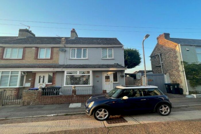3 Bedroom Property To Rent In Weigall Place, Ramsgate, CT11