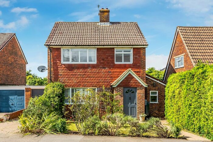 3 Bedroom Link Detached House For Sale In St Andrews Way, Oxted, RH8