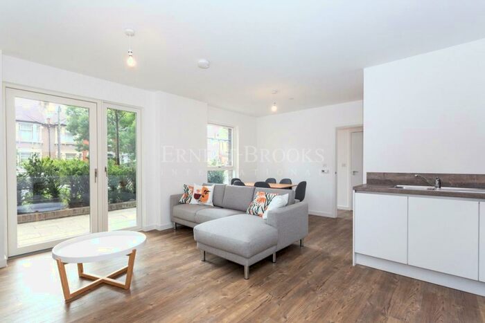 3 Bedroom Apartment To Rent In Raine House, New Market Place, East Ham, E6