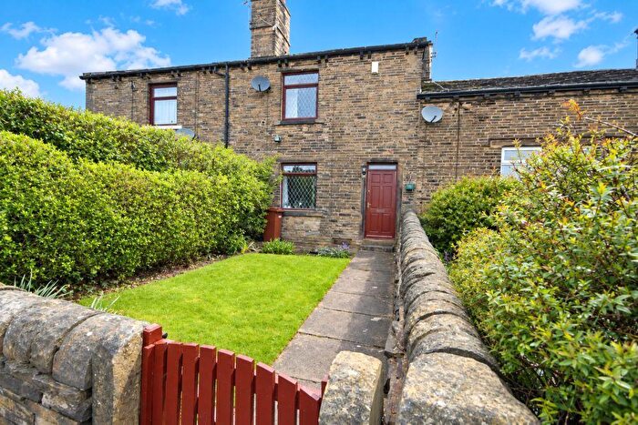 2 Bedroom Terraced House For Sale In Starting Post, Idle Moor, Bradford, BD10