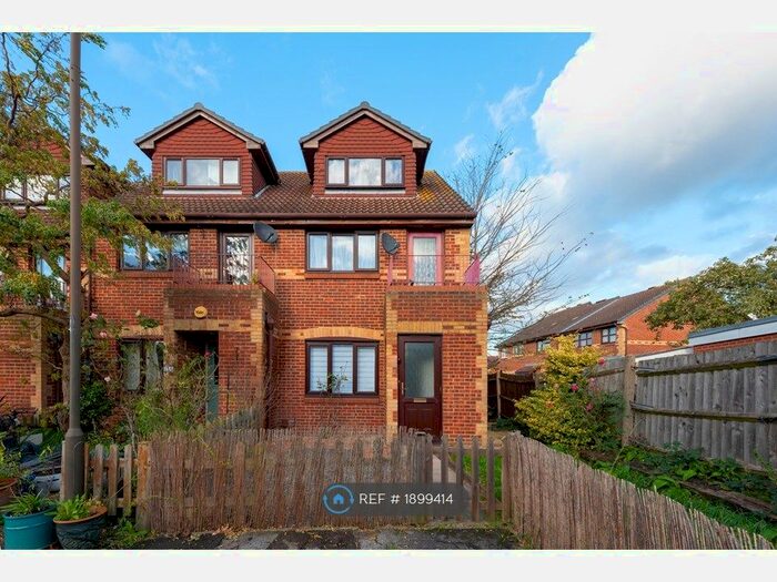 1 Bedroom Flat To Rent In Veronica Gardens, London, SW16