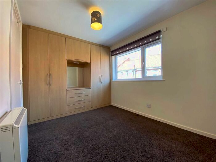 1 Bedroom Flat To Rent In Grovehill, Hessle, HU13