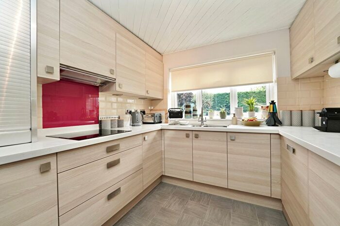 4 Bedroom Detached House For Sale In Greenfields, Earith, Huntingdon, PE28