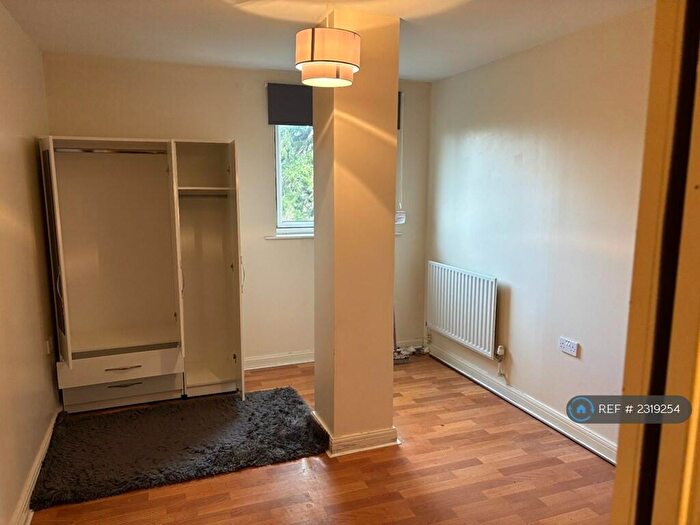 2 Bedroom Flat To Rent In Chiltern House, Aylesbury, HP19